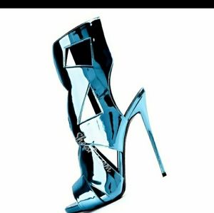 Patent bootie sandle